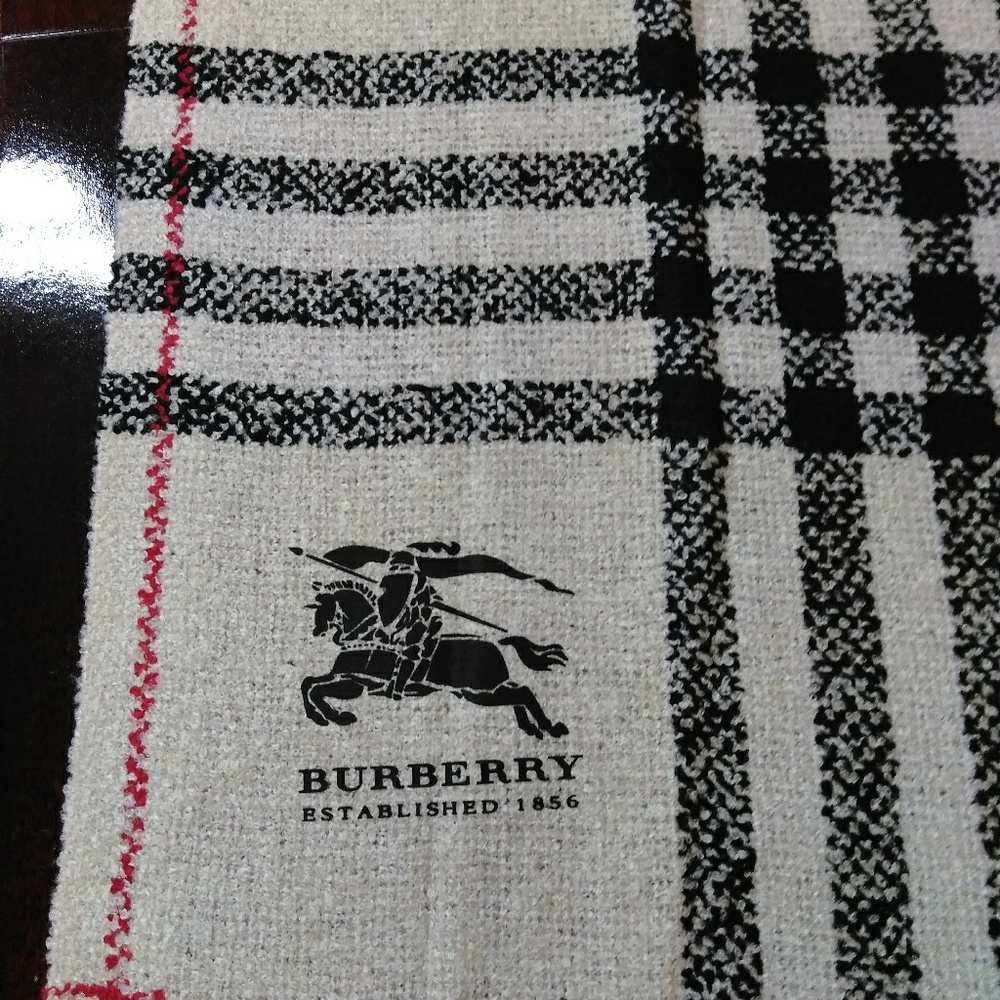 BURBERRY SHAWL